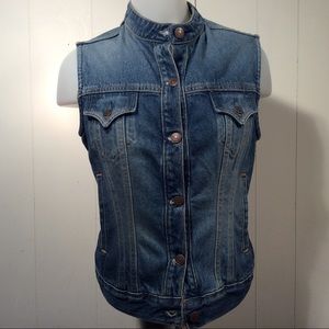Levi’s Women’s Denim Tucker Style Jean Vest Size Misses Medium 8-10